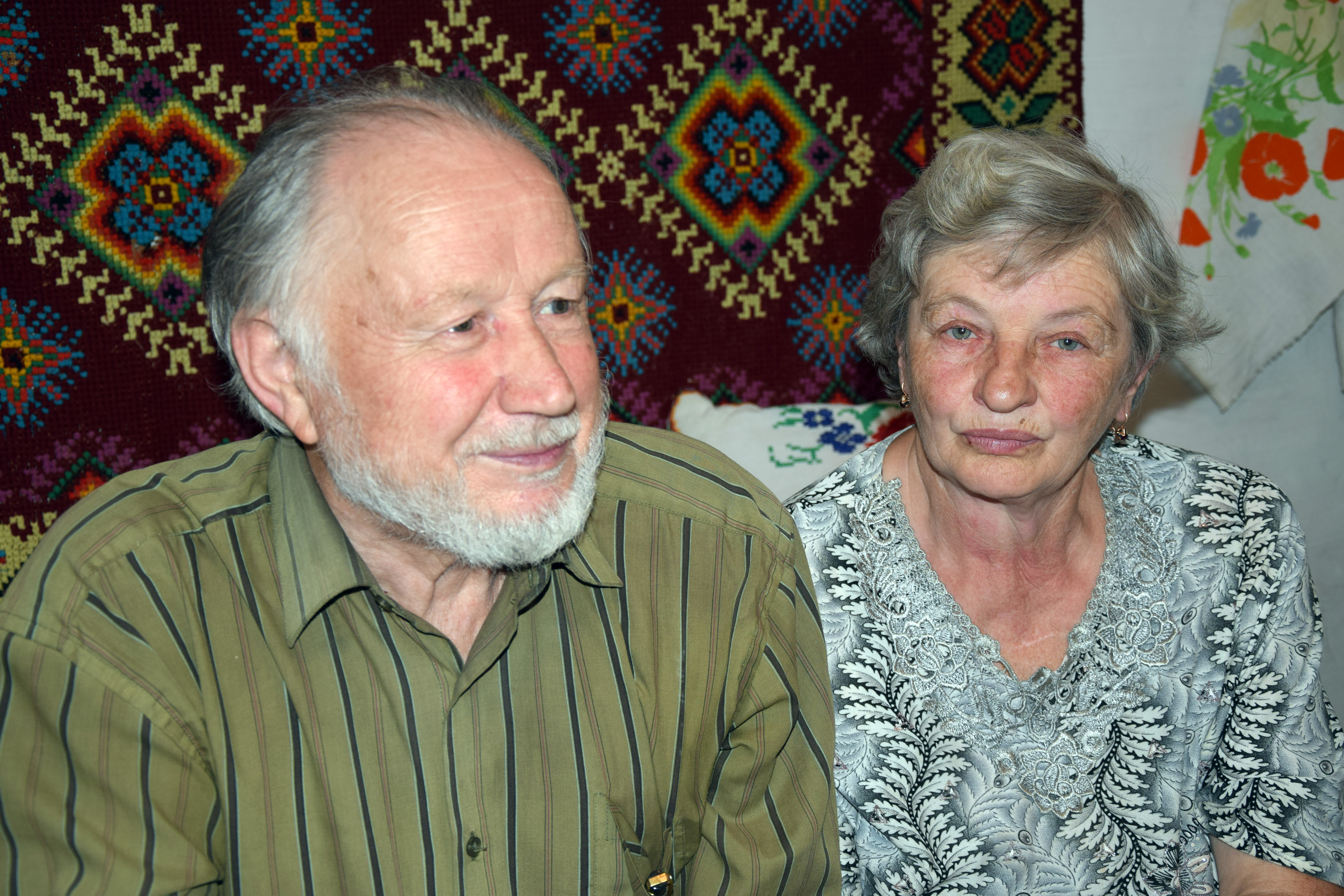 Професор Іван Климишин зі своєю дружиною Катериною під час щорічних літніх перебувань на родинному обійсті 